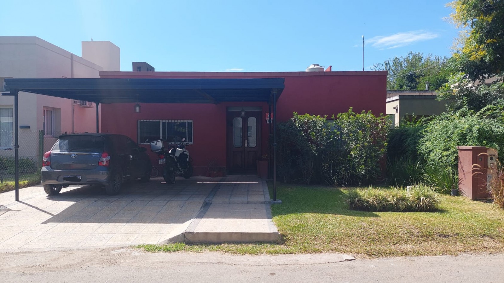 Casa en venta Barrio Privado La Canadita - YB 