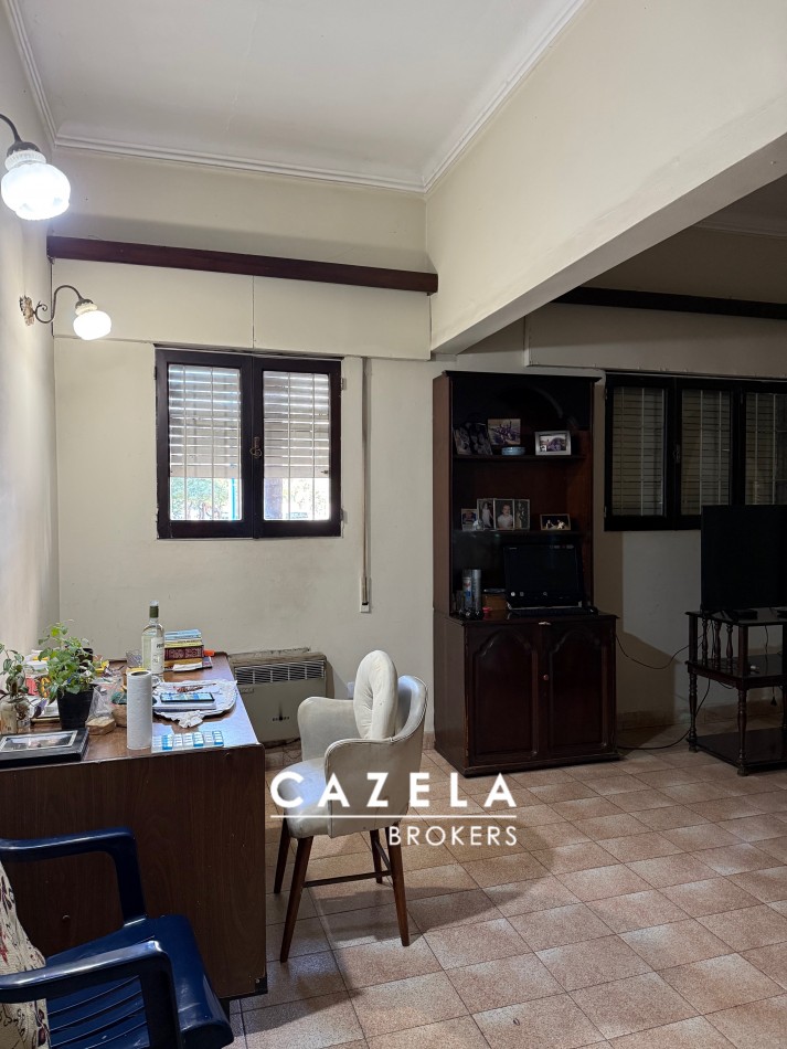 CASA EN VENTA EN AV. AVELLANEDA AL 600