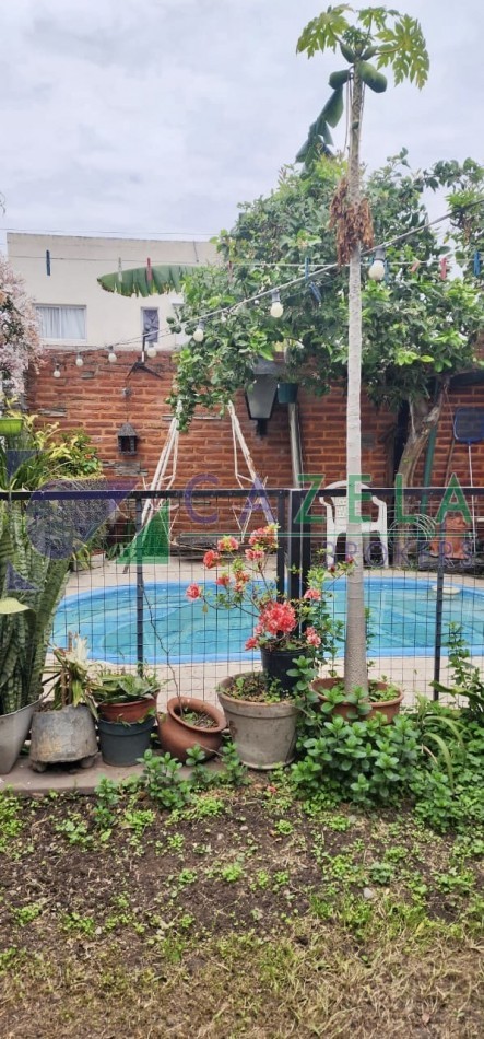 CASA EN VENTA EN PASAJE FERNANDEZ AL 4000