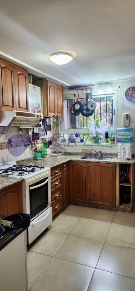 CASA EN VENTA EN PASAJE FERNANDEZ AL 4000