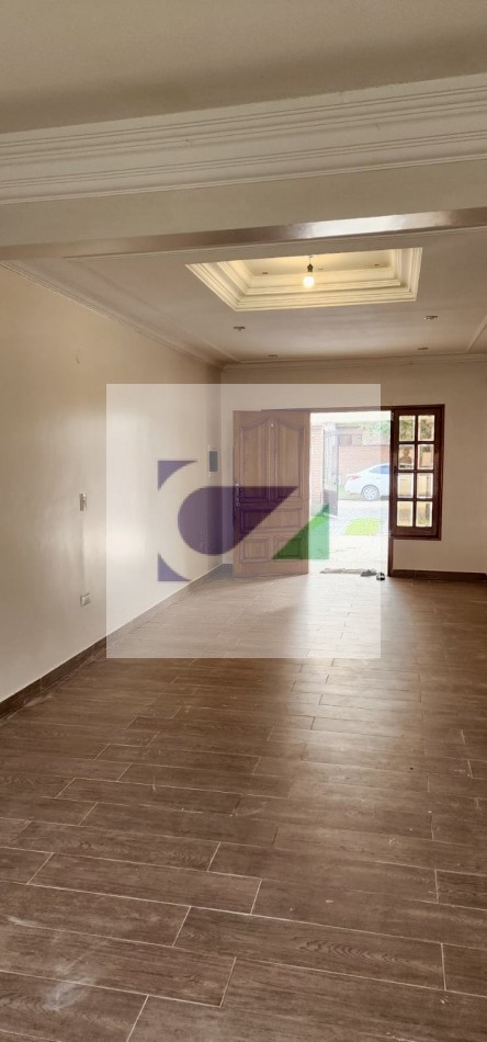 CASA EN VENTA A METROS DE AV. ACONQUIJA AL 2800