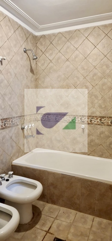 CASA EN VENTA A METROS DE AV. ACONQUIJA AL 2800