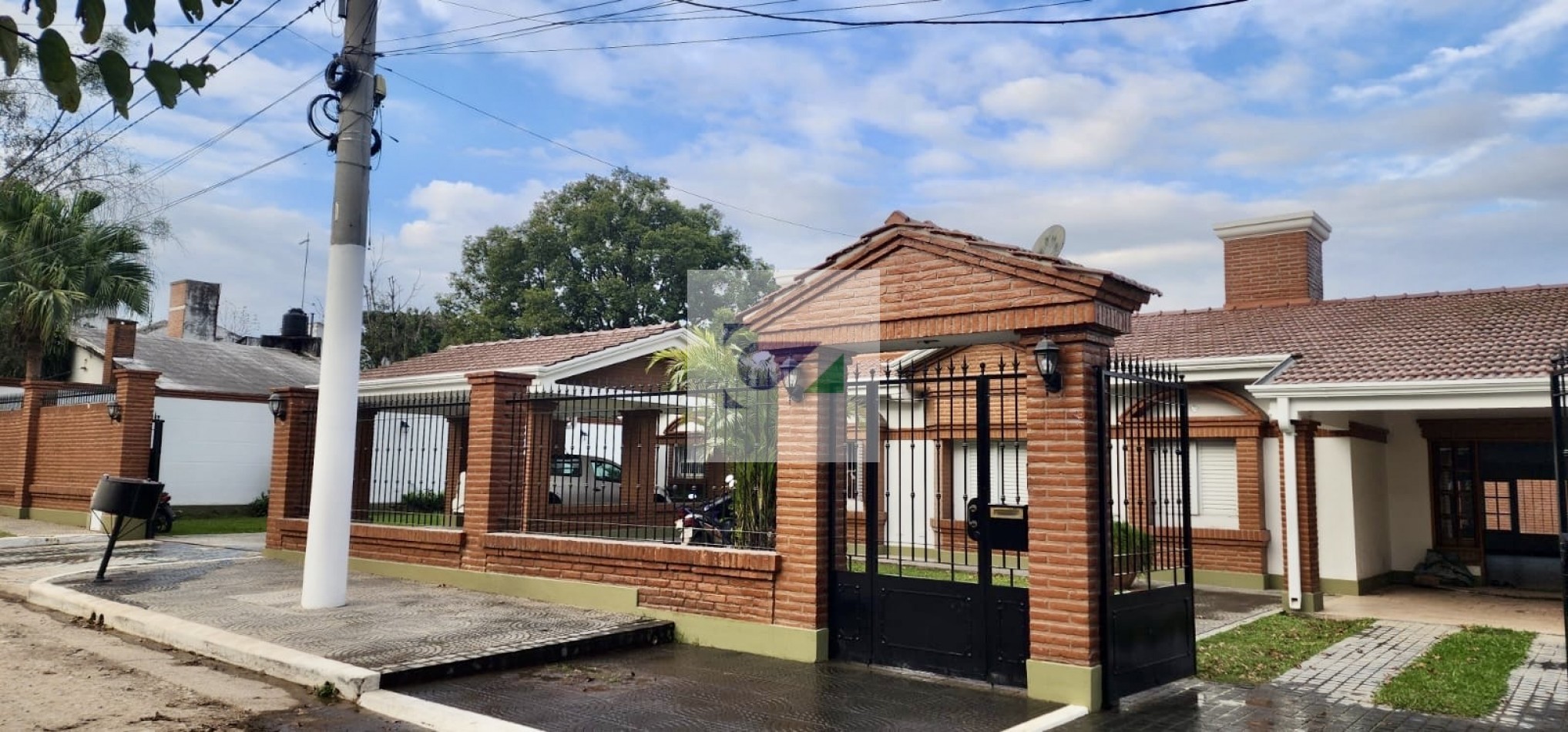 CASA EN VENTA A METROS DE AV. ACONQUIJA AL 2800