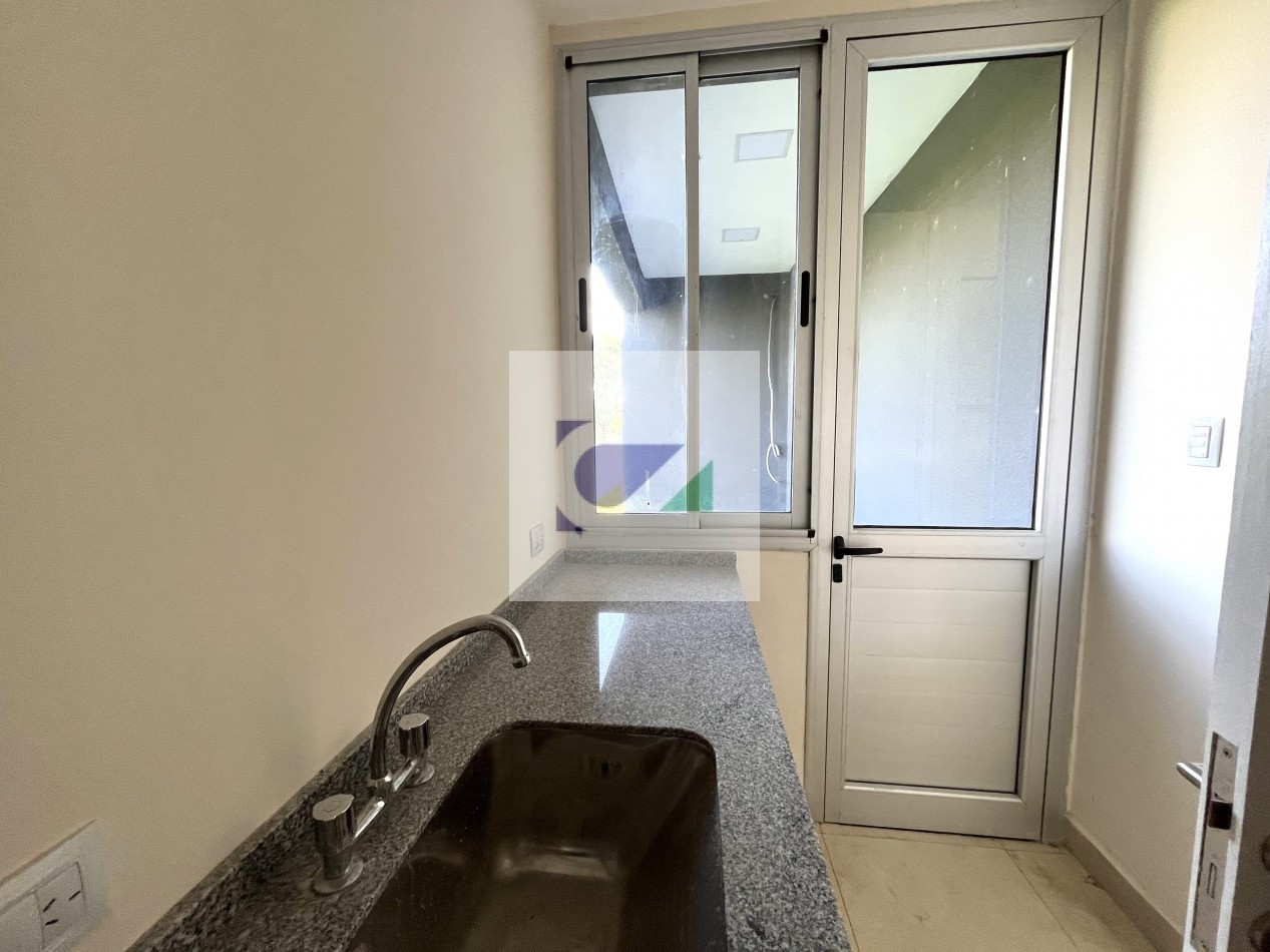 CASA A ESTRENAR EN VENTA BARRIO PRIVADO EL PORTILLO 