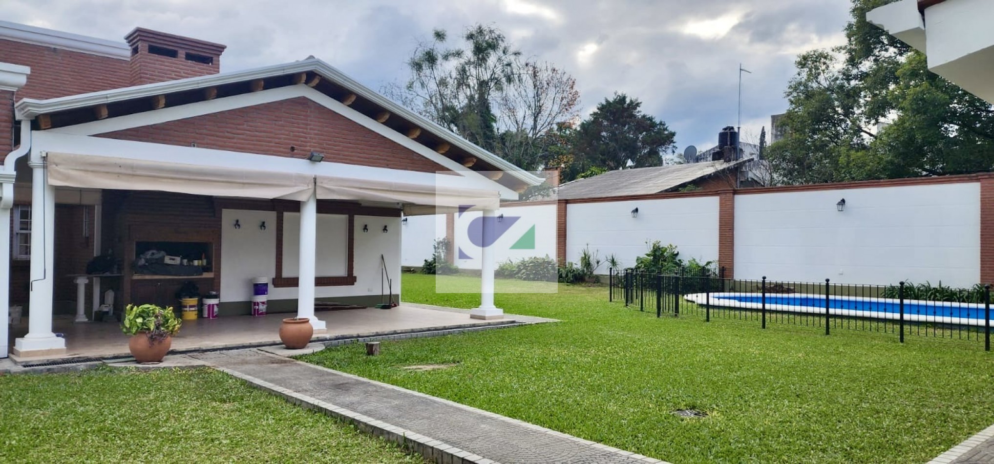 CASA EN VENTA A METROS DE AV. ACONQUIJA AL 2800