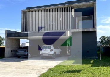 CASA A ESTRENAR EN VENTA BARRIO PRIVADO EL PORTILLO 